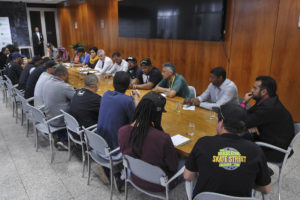 O governador Rollemberg recebeu representantes do movimento hip-hop no Palácio do Buriti. Foto: Renato Araújo/Agência Brasília