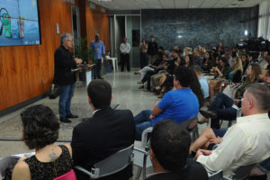 Sistema E-Coleta, lançado nesta quarta (28), permitirá a troca de de informações e experiências em tempo real. O vice-presidente do SLU, Paulo Celso dos Reis Gomes, participou da solenidade.