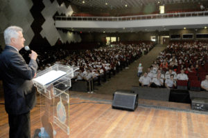 Parte dos alunos que concluiu a formação dada pela Polícia Militar participou de cerimônia de encerramento na tarde desta segunda (26), no Centro de Convenções Ulysses Guimarães.