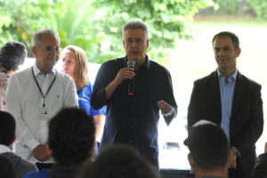 Setenta e quatro integrantes do Programa Jovem Aprendiz receberam, na manhã desta quinta-feira (8), os certificados de conclusão do curso de jardinagem. A solenidade contou com a participação do governador do Distrito Federal, Rodrigo Rollemberg.