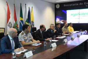 O Distrito Federal vai fechar o ano com queda de 42% na taxa de homicídios em relação a 2014. O governador de Brasília, Rodrigo Rollemberg, participou da apresentação do balanço divulgado pela Secretaria da Segurança Pública e da Paz Social nesta quinta-feira (6).