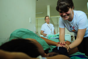 A advogada Ladyane Ramos, de 30 anos, é uma das voluntárias e atua como doula no Hospital Regional de Ceilândia