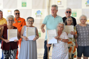 A Companhia de Desenvolvimento Habitacional do Distrito Federal (Codhab) entregou mais 80 escrituras a moradores de Planaltina neste sábado (15). A cerimônia ocorreu no estacionamento da administração regional.