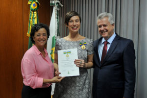 A atriz, escritora, apresentadora e psicóloga Maria Paula Fidalgo recebeu o título Menção Honrosa, condecoração acompanhada da medalha Parceiros da Escola. O reconhecimento do governo de Brasília se deu em virtude de sua atuação em todo o País como embaixadora da paz.