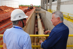 Com capacidade para atender 2,5 milhões de pessoas, o Sistema Produtor Corumbá está com 93% das obras executadas. Nesta sexta (7), governador de Brasília, Rodrigo Rollemberg, acompanhado do presidente da Caesb, Maurício Ludovice, vistoriou o andamento dos trabalhos em Valparaíso.