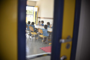 Cepi Araçá Mirim, Sobradinho II, Brasília, DF, Brasil 3/7/2018 Foto: Andre Borges/Agência Brasília.  Na tarde desta terça-feira (3), Sobradinho II ganhou mais um centro de educação da primeira infância: o Cepi Araçá-Mirim. A unidade de ensino fica no Setor Oeste da região administrativa. Com oito salas e parquinho infantil, ela atenderá 150 crianças — 16 no berçário, 60 no maternal I e 74 no maternal II, em período integral. As aulas começaram ontem (2).