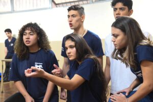 Foto do grupo de teatro do ensino médio da escola Elefante Branco tirada em 2019 | Foto: Luís Tavares/ Ascom Educação