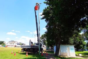 Campo da Candangolândia:  um dos 19 campos de futebol que serão contemplados com a  troca dos projetores e luminárias convencionais por modelos de tecnologia LED| Foto: CEB Iluminação Pública