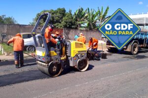 Cerca de 5 toneladas de massa asfáltica estão sendo empregadas por dia e a Avenida Principal de Arniqueira já foi toda recuperada | | Foto: Divulgação/GDF Presente