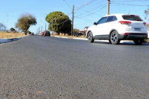 Em Sobradinho, cerca de 1,3 quilômetros de pistas que estavam esburacadas e com várias lombadas viraram um ‘tapete’| Foto: Paulo Henrique Carvalho/Agência Brasília