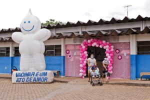 Lançada no dia 1º de outubro, a multivacinação tem por objetivo mobilizar o maior número de crianças e adolescentes a comparecerem aos pontos de vacinação e atualizarem a situação vacinal| Foto: Breno Esaki/Agência Saúde