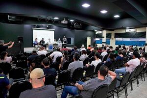 O debate vem acontecendo em outras instâncias como, por exemplo, nas reuniões livres que são organizadas por pequenos grupos da comunidade para debater os desafios das suas regiões