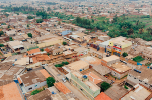 Alguns locais em Ceilândia (foto) estão entre as áreas onde foram criadas e registradas unidades imobiliárias, mas não houve a transferência de titularidade do lote para os atuais ocupantes | Foto: Divulgação/Seduh