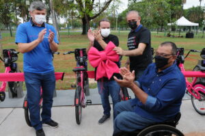 O novo sistema de bicicletas compartilhadas vai funcionar 24h e aquelas pessoas que usam o bilhete do sistema de transporte para pagar o passe de ônibus, poderão ativar o serviço de bikes com o cartão | Foto: Paulo H. Carvalho/Agência Brasília