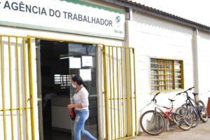 Nas agências, mesmo que nenhuma das vagas do dia seja atraente ao candidato, ele pode se cadastrar para oportunidades futuras, já que o sistema cruza dados dos concorrentes com o perfil que as empresas procuram | Arquivo: Agência Brasília