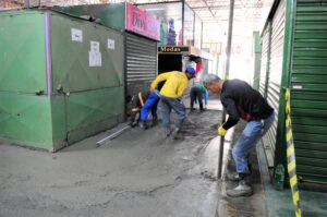 A Feira Central de Brazlândia foi inaugurada em maio de 1988 e reúne variados comércios. Há lojas de roupas, calçados, restaurantes, bancas de queijos, frutas e verduras | Foto: Paulo H. Carvalho/Agência Brasília