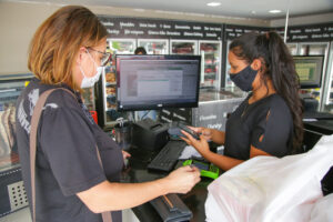 São 23 vagas para operadores de caixa no Paranoá e em Vicente Pires | Foto: Tony Oliveira/Agência Brasília